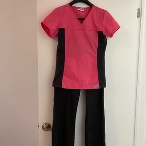 Mobb Flexi and slim fit nursing scrub set.